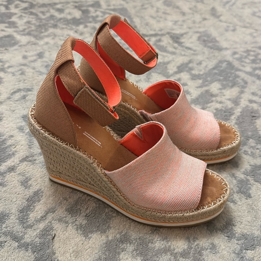 TOMS Women’s Marisol Orange wedges sz 8.5